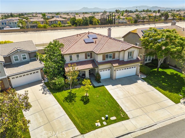 Detail Gallery Image 3 of 72 For 6628 Ruby Giant Ct, Corona,  CA 92880 - 5 Beds | 4/1 Baths