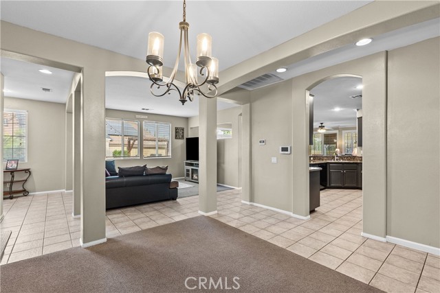 Detail Gallery Image 11 of 59 For 39926 Meadowcrest Way, Palmdale,  CA 93551 - 5 Beds | 3 Baths