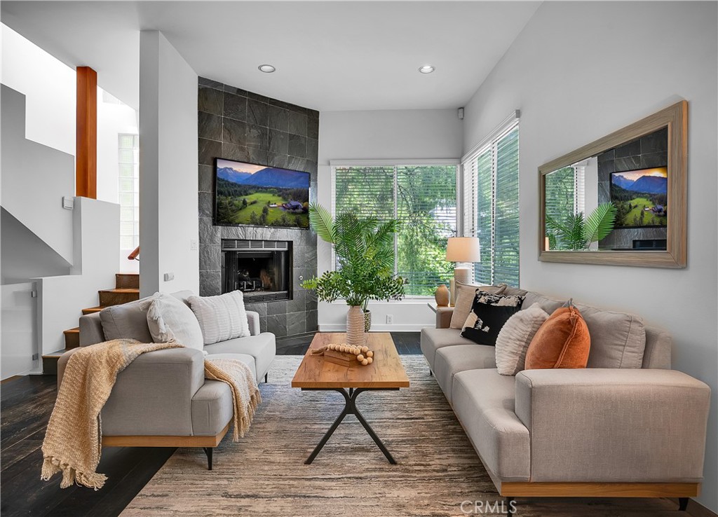 8738 Wonderland Avenue