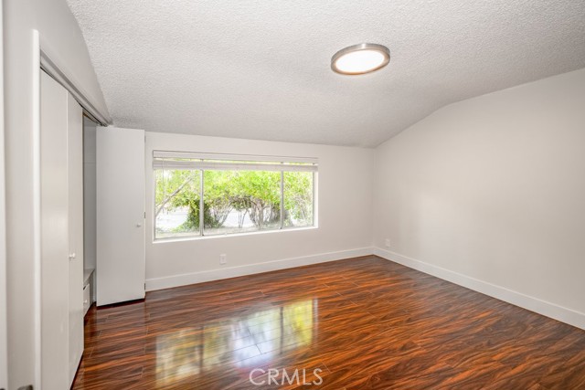 19443 Superior Street, Northridge CA: https://media.crmls.org/medias/ca00370a-7b15-44b5-887c-c0e92e971a00.jpg