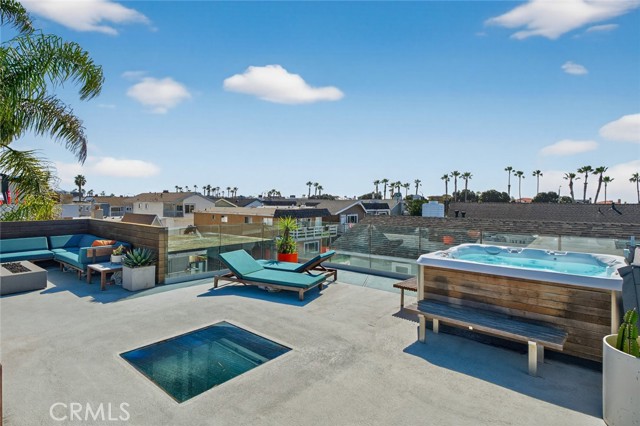 Detail Gallery Image 3 of 62 For 219 Colton, Newport Beach,  CA 92663 - 4 Beds | 3 Baths