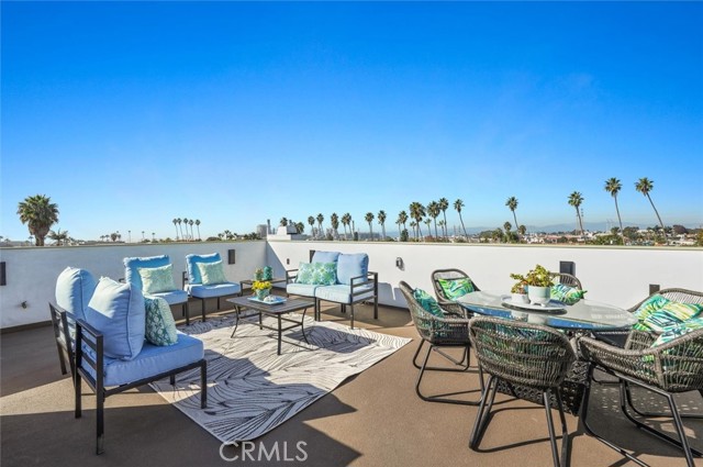 Detail Gallery Image 43 of 45 For 617 N Irena Ave #B,  Redondo Beach,  CA 90277 - 4 Beds | 3/1 Baths