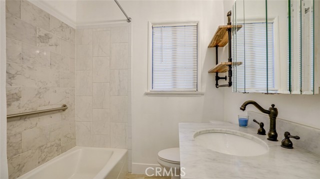 Detail Gallery Image 29 of 67 For 22123 Bassett St, Canoga Park,  CA 91303 - 3 Beds | 2 Baths