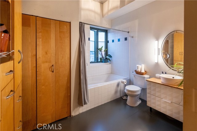 Detail Gallery Image 44 of 69 For 100 W 5th 6c,  Long Beach,  CA 90802 - 1 Beds | 1 Baths