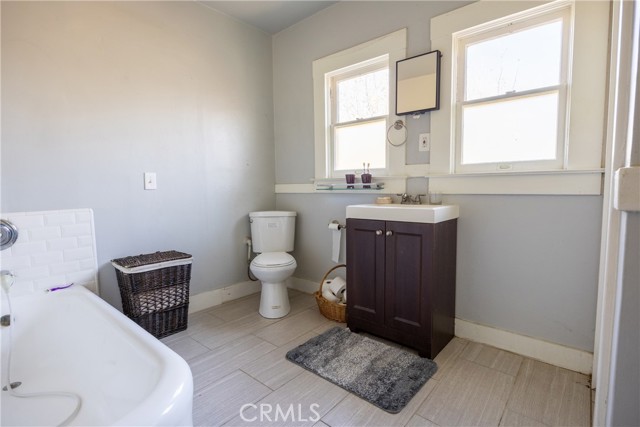 Detail Gallery Image 27 of 48 For 3463 E Kerckhoff, Fresno,  CA 93702 - 4 Beds | 2 Baths