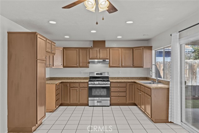 Detail Gallery Image 8 of 43 For 13065 San Clemente Ln, Chino,  CA 91710 - 4 Beds | 2 Baths