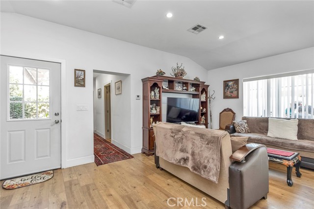 6015 Laurelgrove Avenue, North Hollywood CA: https://media.crmls.org/medias/ca05de58-9961-49c0-ab62-3d6cf08e8705.jpg