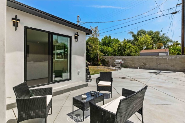 6832 Cantaloupe Avenue, Van Nuys CA: https://media.crmls.org/medias/ca05faa6-50cf-4d92-a64a-4c23eff677f8.jpg