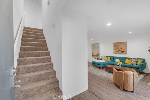 Detail Gallery Image 9 of 36 For 9047 Willis Ave #7,  Panorama City,  CA 91402 - 3 Beds | 2/1 Baths