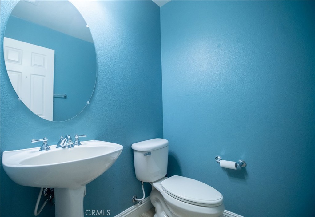 https://media.crmls.org/medias/ca07ede3-c50a-4639-b276-b03205c9a66b.jpg?preset=X-Large