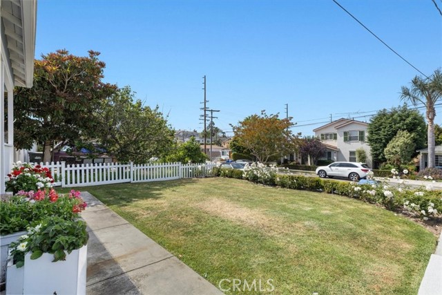 1012 Avenue C, Redondo Beach, California 90277, 4 Bedrooms Bedrooms, ,2 BathroomsBathrooms,Residential,Sold,Avenue C,SB24093567