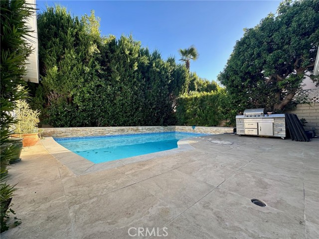 Detail Gallery Image 9 of 18 For 13330 Killion St, Sherman Oaks,  CA 91401 - 4 Beds | 3 Baths