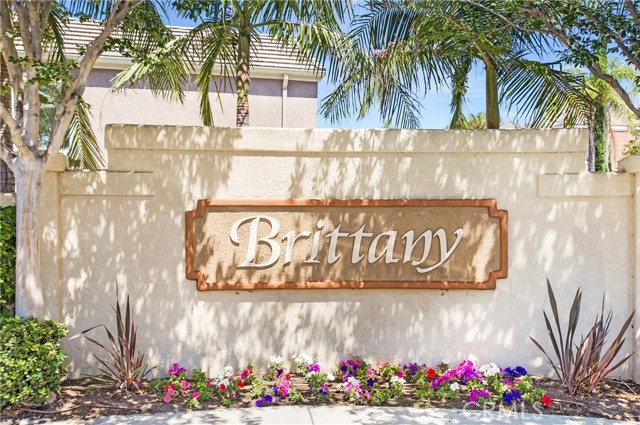 64 Rue Fontaine, Lake Forest CA: https://media.crmls.org/medias/ca098d8b-8f9f-48b1-ab08-4c9a017bfd27.jpg
