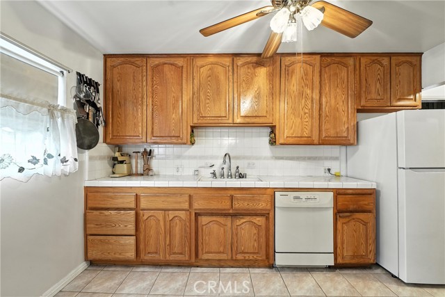 Detail Gallery Image 10 of 28 For 1612 W Poplar St, Compton,  CA 90220 - 3 Beds | 2 Baths