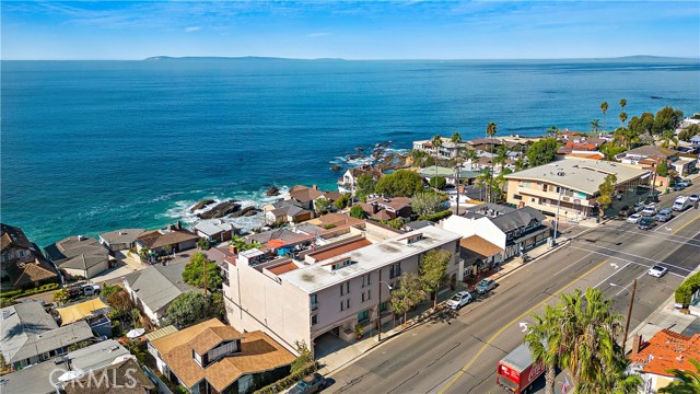 2037 Coast Hwy, Laguna Beach CA: https://media.crmls.org/medias/ca0a2403-1bc7-4d08-9ce8-97d07e5a7ba0.jpg