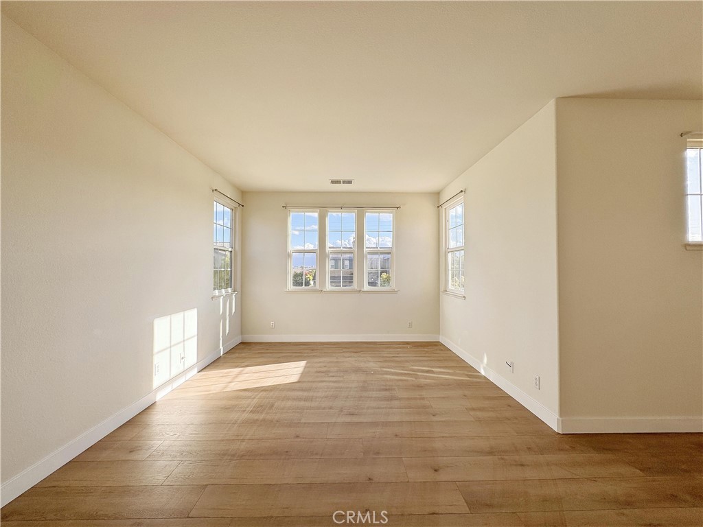 https://media.crmls.org/medias/ca0ae8e4-1c86-4cd1-aa10-e170ec950e7e.jpg?preset=X-Large