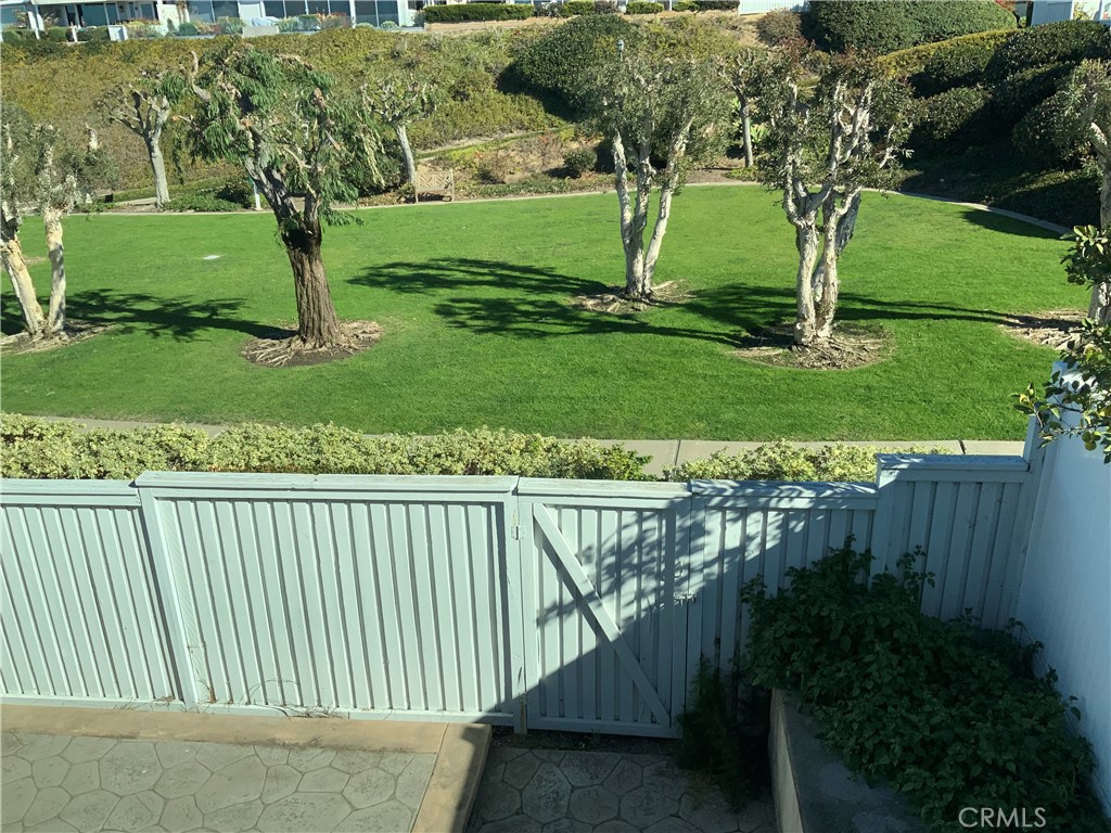https://media.crmls.org/medias/ca0b0ba6-b444-4bf2-b90b-56fc815bfc88.jpg?preset=X-Large
