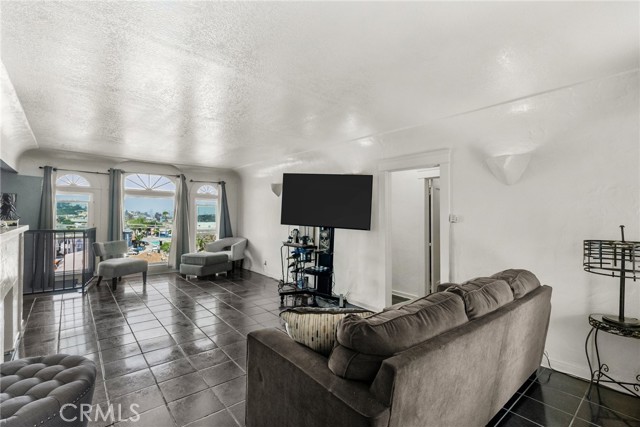 Detail Gallery Image 6 of 26 For 1521 Helen Dr, Los Angeles,  CA 90063 - 2 Beds | 1 Baths