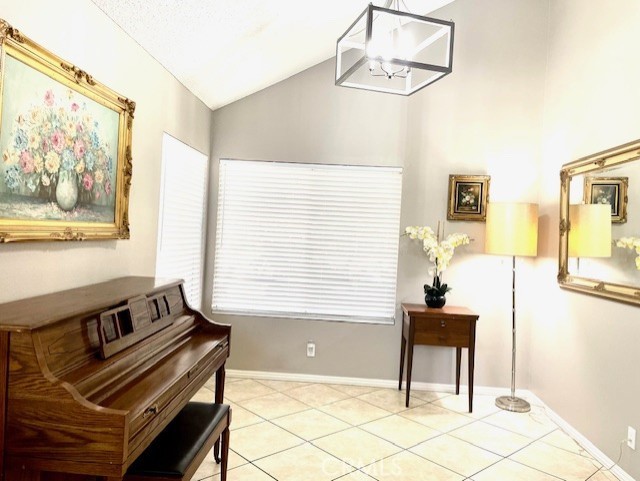 Detail Gallery Image 4 of 26 For 10294 via Pastoral, Moreno Valley,  CA 92557 - 3 Beds | 2/1 Baths