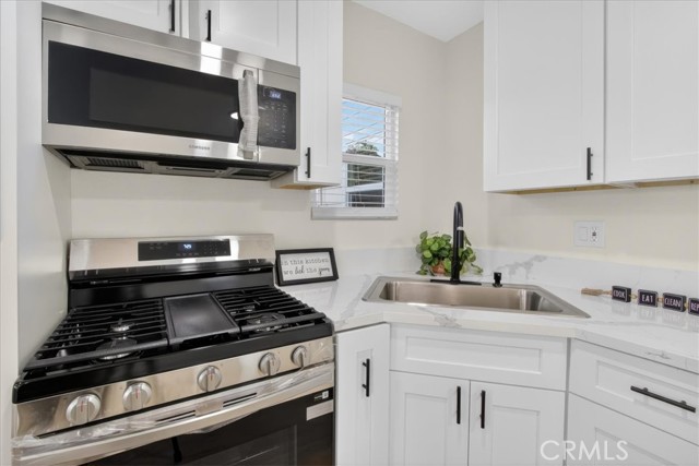 Detail Gallery Image 8 of 30 For 1190 W 7th, San Bernardino,  CA 92411 - 3 Beds | 1 Baths