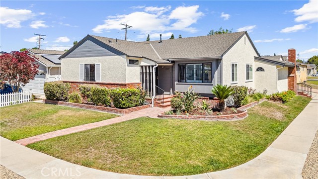 6557 E Walkerton Street, Long Beach CA: https://media.crmls.org/medias/ca0ba0a1-5f50-4a18-bf67-ce5e746d3286.jpg