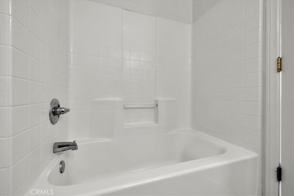 https://media.crmls.org/medias/ca0cdd98-f982-4de4-a39c-9197d137f2df.jpg?preset=X-Large