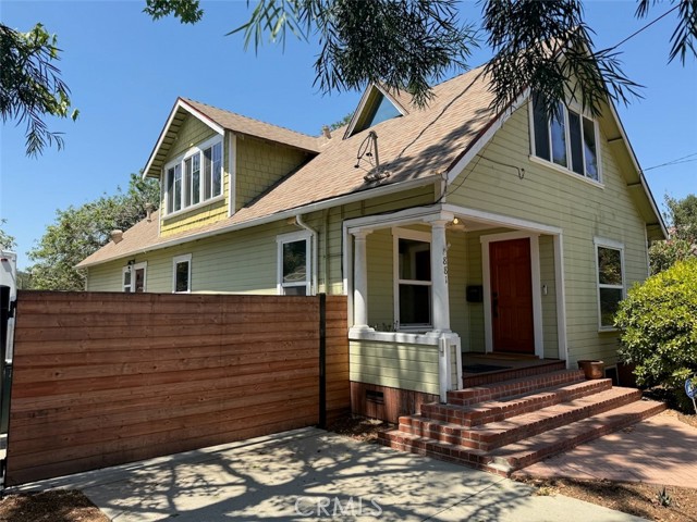 Detail Gallery Image 2 of 30 For 881 Winona Ave, Pasadena,  CA 91103 - 4 Beds | 3 Baths