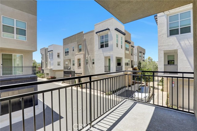 Detail Gallery Image 3 of 19 For 2296 Synergy, Irvine,  CA 92614 - 2 Beds | 2/1 Baths