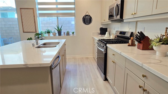 Detail Gallery Image 9 of 41 For 906 Lemon Dr, Pomona,  CA 91768 - 3 Beds | 2/1 Baths