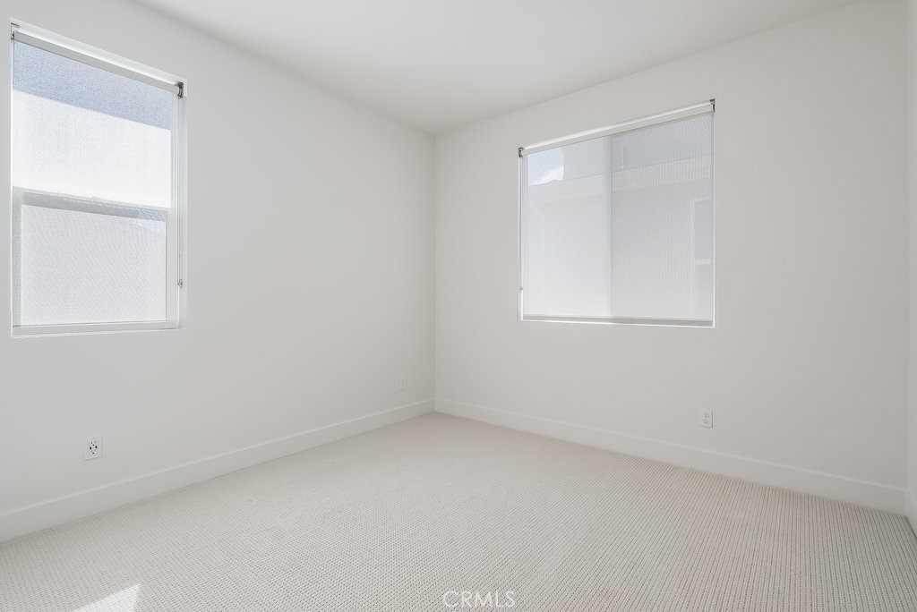 https://media.crmls.org/medias/ca0f04d9-05c2-43c3-b47d-d1f098109446.jpg?preset=X-Large
