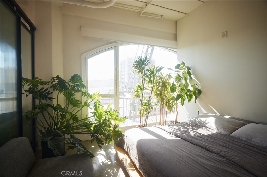 https://media.crmls.org/medias/ca0f820f-98c2-43ab-813c-c3fe06da48f5.jpg?preset=X-Large