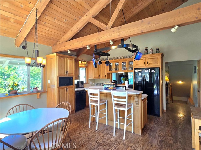 943 Grass Valley Road, Lake Arrowhead CA: https://media.crmls.org/medias/ca0fad74-3f0f-4950-afd9-e7a8864c987a.jpg