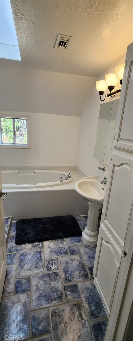 29164 South Lane, Cedar Glen CA: https://media.crmls.org/medias/ca10256d-cd33-4b1e-9764-9a82252c2253.jpg