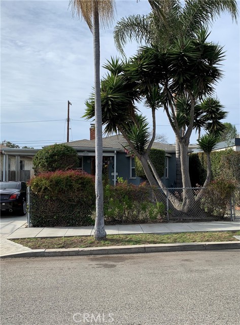 1053 Palms Boulevard Venice, California LOCATION! LOCATION! LOCATION!!! Perfect for the developer looking to capitalize on the large 5,750 square foot lot, or the small family looking to move right in and make the home their own. Some upgrades have been done, such as, laminate wood floors throughout the home, frosted glass interior doors on all of the bedrooms and bathroom, newer paint, main line pipe replaced with new PVC pipe (approx. $17,000 value). Built in shelving in the living room, and built in cabinets and shelving in the hallway. LARGE backyard, big enough for a pool. Mature, and producing, orange tree, 2-car garage with newer garage door. More pictures to come.