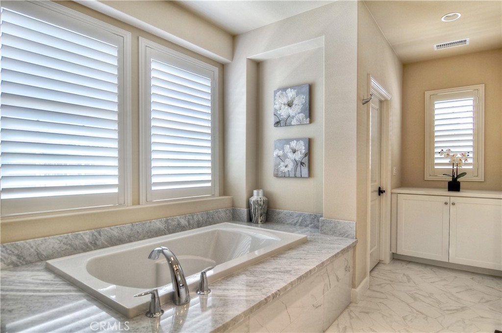 MLS #OC25228348 image #16