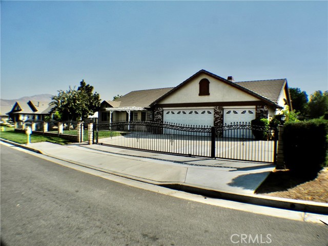 Detail Gallery Image 2 of 21 For 4850 Fairhill Pl, Jurupa Valley,  CA 92509 - 4 Beds | 2/1 Baths