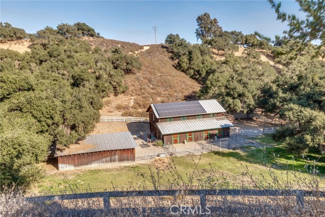 3595 Oak Trail Rd, Santa Ynez CA: https://media.crmls.org/medias/ca135bd5-3141-4654-a09d-65d9a9878fc4.jpg