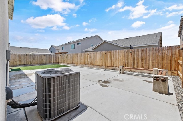 1754 N Aster Lake Road, Hanford CA: https://media.crmls.org/medias/ca13a642-c526-4c07-b0d7-44c2a6e0d64f.jpg