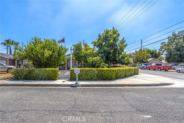 Detail Gallery Image 2 of 32 For 24701 Court St, San Bernardino,  CA 92410 - 4 Beds | 2/1 Baths