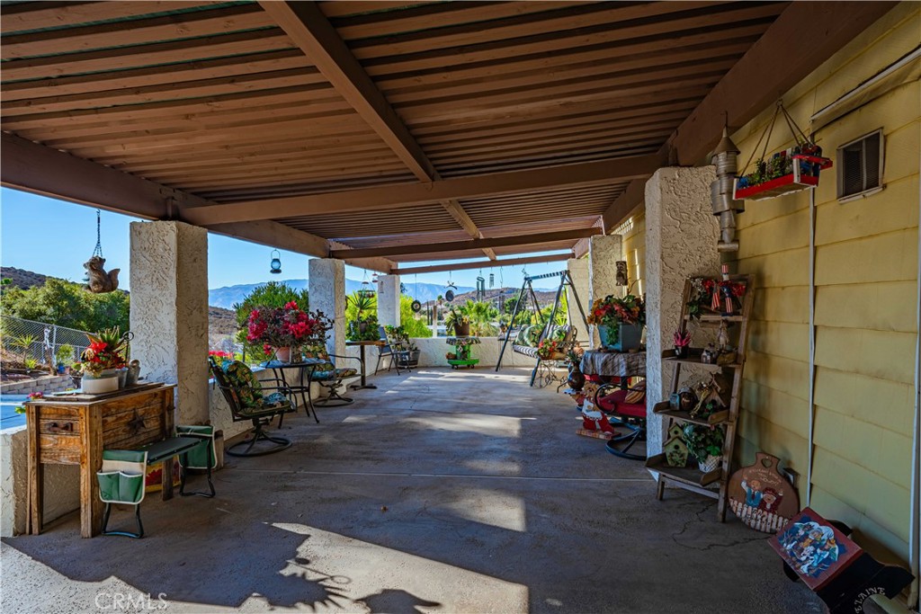 https://media.crmls.org/medias/ca15c260-a657-46af-a584-7d75957b209b.jpg?preset=X-Large