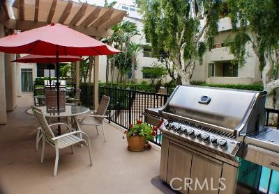 Detail Gallery Image 14 of 17 For 5325 Newcastle, Encino,  CA 91316 - 2 Beds | 1 Baths