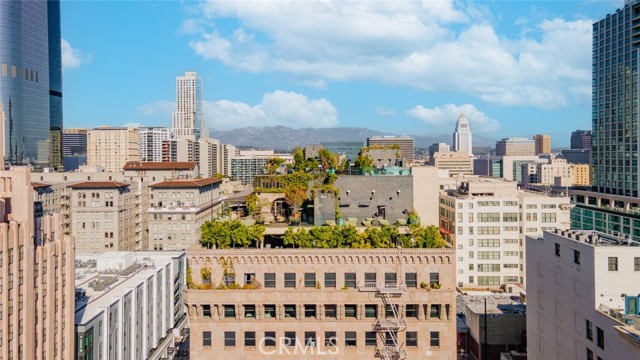 515 S Olive Street, Los Angeles CA: https://media.crmls.org/medias/ca16dc1f-8ca1-4e6a-9d7d-445c33213819.jpg