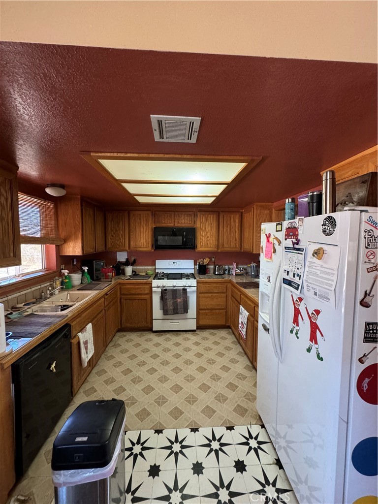 https://media.crmls.org/medias/ca16ed6c-9908-47d2-81ad-ea58c1b46aec.jpg?preset=X-Large