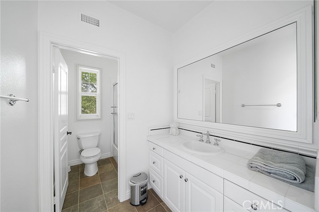 Detail Gallery Image 16 of 36 For 28 Townsend, Irvine,  CA 92620 - 5 Beds | 5/1 Baths