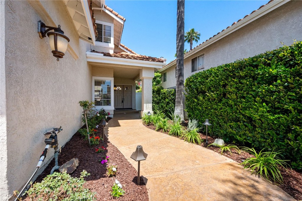 MLS #OC25179992 img 3