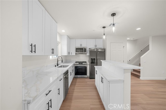 Detail Gallery Image 6 of 26 For 900 W Hert St, Colton,  CA 92324 - 4 Beds | 2/1 Baths