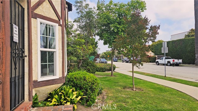 Detail Gallery Image 17 of 19 For 2053 Barry, Los Angeles,  CA 90025 - 2 Beds | 2 Baths