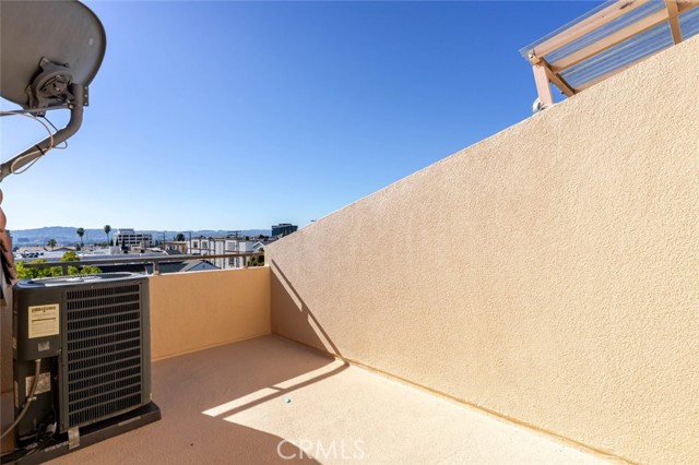 Detail Gallery Image 27 of 30 For 711 E Angeleno Ave #102,  Burbank,  CA 91501 - 3 Beds | 3 Baths