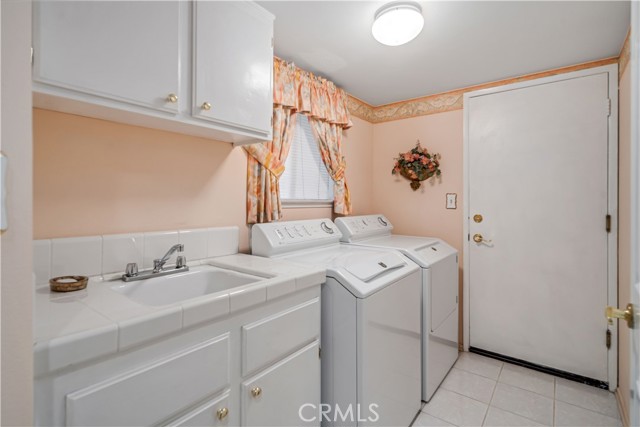 28852 Woodside Drive, Saugus CA: https://media.crmls.org/medias/ca1997f6-3dc9-4a86-88c7-e756a73a76aa.jpg