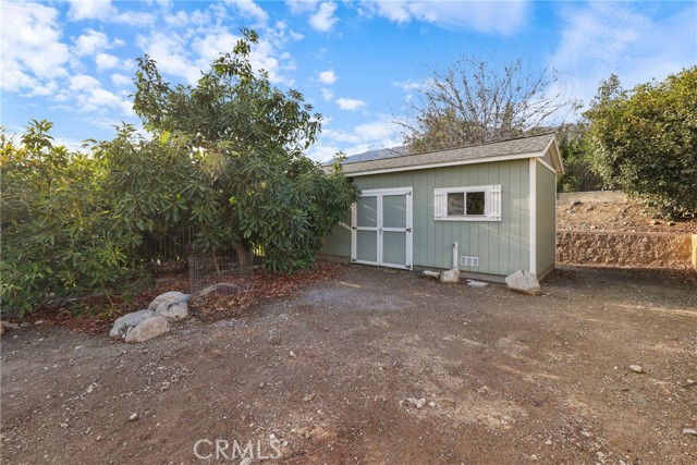 2501 Cliff Road, Upland CA: https://media.crmls.org/medias/ca19d6e0-dc84-4761-aa07-955adfdda39c.jpg